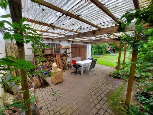 Laubenüberdachung vor dem Garten - 
