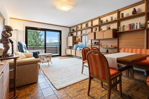 Wohnzimmer - Etagenwohnung mit 71,10 m&sup2; in Dobel zum Kaufen