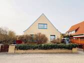 Straßenansicht vom Haus - Seltene Gelegenheit: Haus mit traumhaftem Garten & vielseitigen Nutzungsmöglichkeiten in Achim