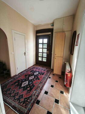 Hauseingang an der Straße - 