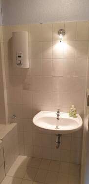 Bad mit Wanne - 