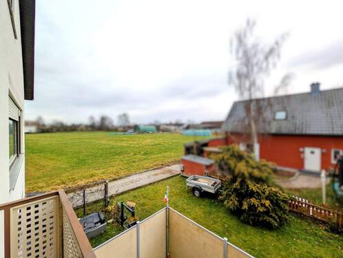 Blick ins Grüne vom Balkon (1.OG) - 