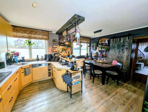 Stilvolle Küche mit Essbereich (EG) - 