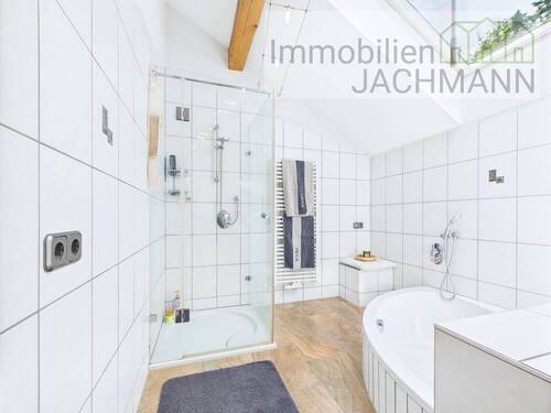 Hauptwohnung Bad im OG - 