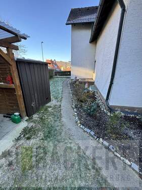 Vorderer Grundstücksbereich - 