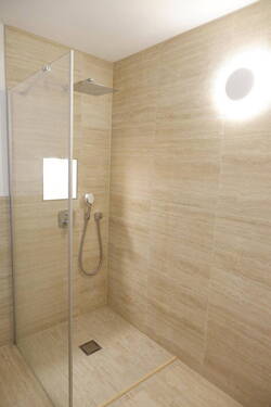 Begehbare Regendusche - 