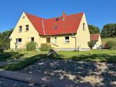 Hausansicht - Großzügiges Einfamilienhaus mit Einliegerwohnung und weitläufigem Grundstück