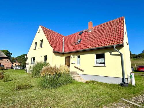 Hausansicht - 7 Zimmer Mehrfamilienhaus, Wohnhaus zum Kaufen in Mönchgut