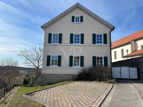 Außenansicht - 6 Zimmer Mehrfamilienhaus, Wohnhaus zum Kaufen in Strahlungen