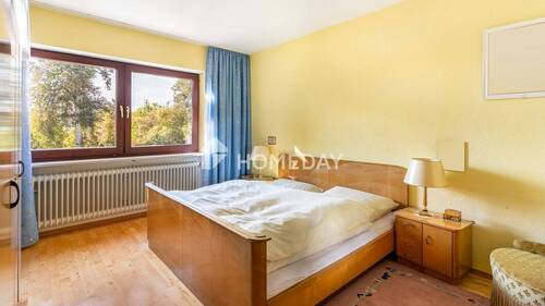 1. OG Schlafzimmer 1 - 