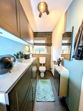 Modernes, hochwertiges Gäste-WC (EG) - Mehrfamilienhaus, Wohnhaus mit 289,00 m&sup2; in Mammendorf zum Kaufen