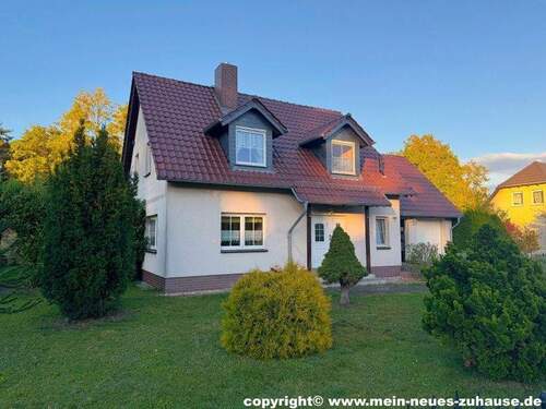 Bild 2 Wohnhaus Straßenansicht 2 - 4 Zimmer Einfamilienhaus zum Kaufen in Neupetershain