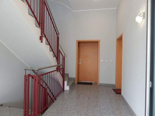 Treppenhaus - Etagenwohnung mit 78,00 m&sup2; in Leichlingen zur Miete