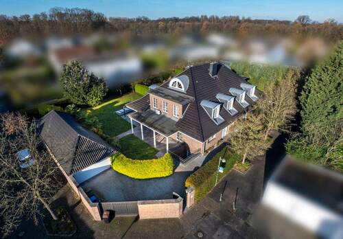 Drohnenansicht - 7 Zimmer Doppelhaushälfte in Meerbusch / Büderich