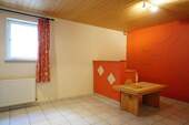 Hobbyraum mit Fliesenboden - 