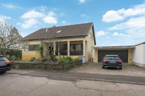 Straßenansicht - Endlich haben wir Platz für die Familie! Schaffen Sie sich ein neues Zuhause