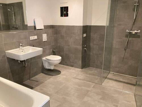 Badezimmer.jpg - 2 Zimmer Etagenwohnung in Leipzig