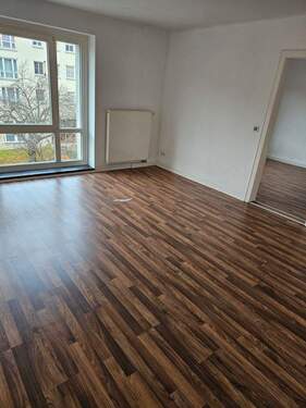 Wohnzimmer - 2 Zimmer Etagenwohnung zur Miete in Chemnitz