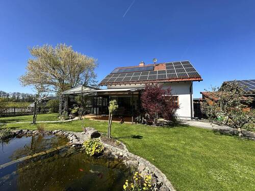 Südansicht, Garten mit Teich - 5 Zimmer Einfamilienhaus zum Kaufen in Igling