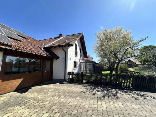 Hof und Garten / Westseite - Einfamilienhaus mit 118,00 m&sup2; in Igling zum Kaufen