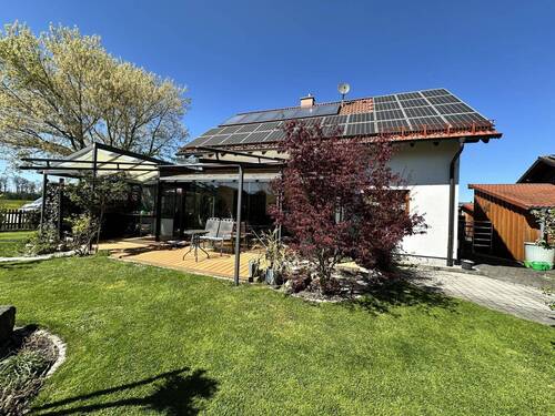Südansicht mit großer Terrasse - 