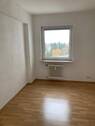 BEISPIELBILD: Zimmer mit PVC-Bodenbelag in Holzoptik - Etagenwohnung mit 79,10 m&sup2; in Friedrichsdorf zur Miete