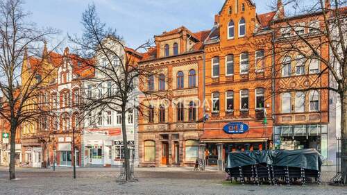 Außenansicht 1 - Teilvermietet: Historisches MFH mit großem Potenzial - 4 WE & Gewerbefläche in zentraler Lage