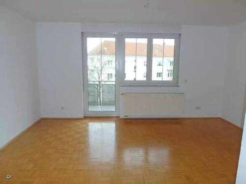 Wohnzimmer - 3 Zimmer Etagenwohnung in Dresden