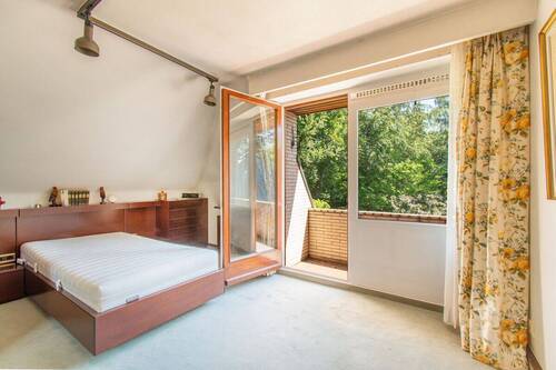 Schlafzimmer mit direktem Zugang zum Balkon - 