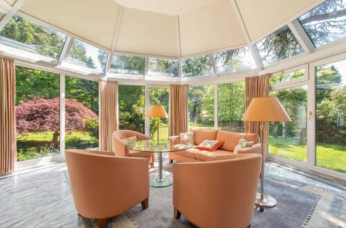 Heller Wintergarten mit Blick ins Grüne - 8 Zimmer Einfamilienhaus zum Kaufen in Hamburg