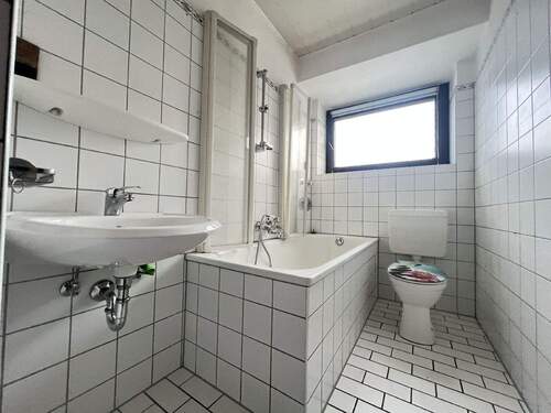 Badezimmer - Etagenwohnung mit 65,00 m&sup2; in Mönchengladbach-Rheydt zum Kaufen