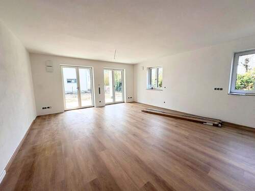 Wohnzimmer.jpg - Helle Erdgeschosswohnung mit großzügigem Garten