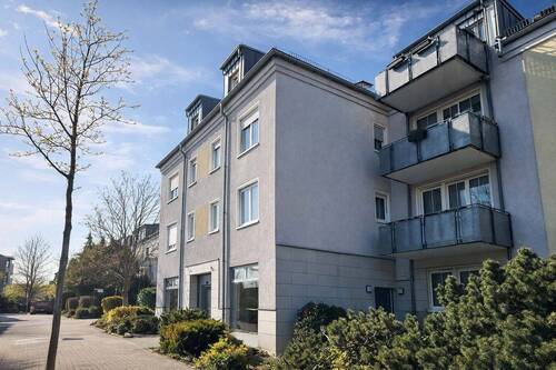 Blick zum Hauseingang - 