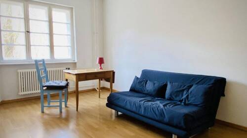 Gräumiges Wohnzimmer, hell - 2 Zimmer Etagenwohnung zum Kaufen in Berlin