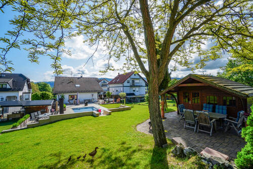 Vielfältiger Traumgarten - Mehrfamilienhaus, Wohnhaus mit 218,00 m&sup2; in Fürth / Lörzenbach zum Kaufen