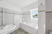 Wannenbad im Obergeschoss - 