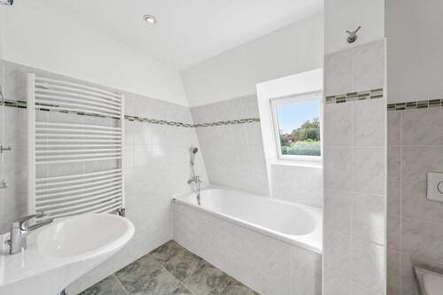 Wannenbad im Obergeschoss - 