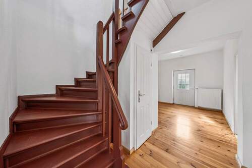 Flur Erdgeschoss - 5 Zimmer Einfamilienhaus in Berlin