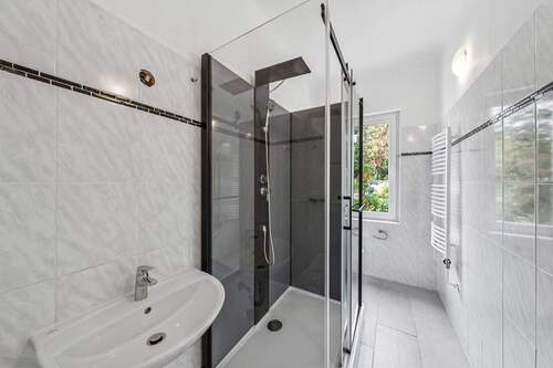 Duschbad im Erdgeschoss - 