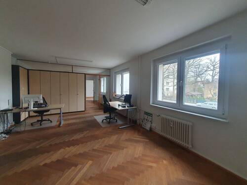 Zimmer 2 - hell + zentral + nahe S-Bahnhof --- Büro Praxisfläche + Stellplatz
