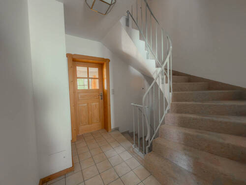 Treppenhaus - 4 Zimmer Doppelhaushälfte in Holzkirchen