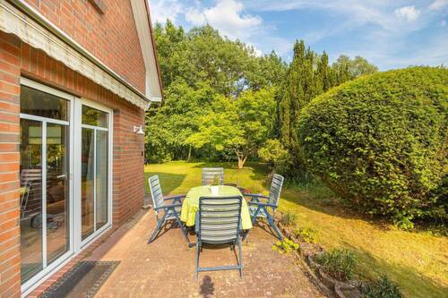 und Blick in den Garten - 