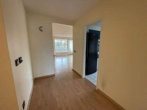 Flur Zugang Küche Wohnzimmer.jpeg - 