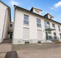 Charmante 3 ZKB mit Balkon, zwei Bädern, TG-Stellplatz u.v.m. am unteren Steinberg - Langen