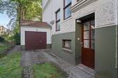 Separater Eingang zur ebenerdigen Wohnung. - 