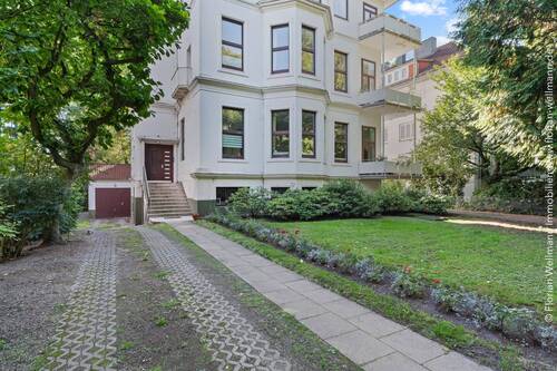 Zuwegung zum Mehrfamilienhaus. - 