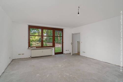 Wohn- / Esszimmer (29,41m²) mit Zugang zum Schlafzimmer und zur Terrasse mit Südost-Ausrichtung. - 3 Zimmer Etagenwohnung in Bremen