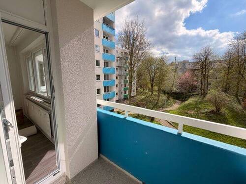 Balkon - Etagenwohnung mit 91,00 m&sup2; in Kiel zur Miete