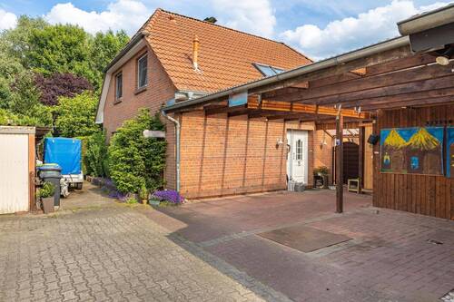verfügt über ein Coppelcarport - 