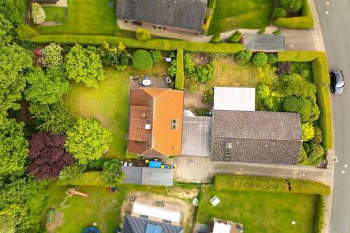 auf 1.292m² Grundstück - 7 Zimmer Mehrfamilienhaus, Wohnhaus in Adendorf